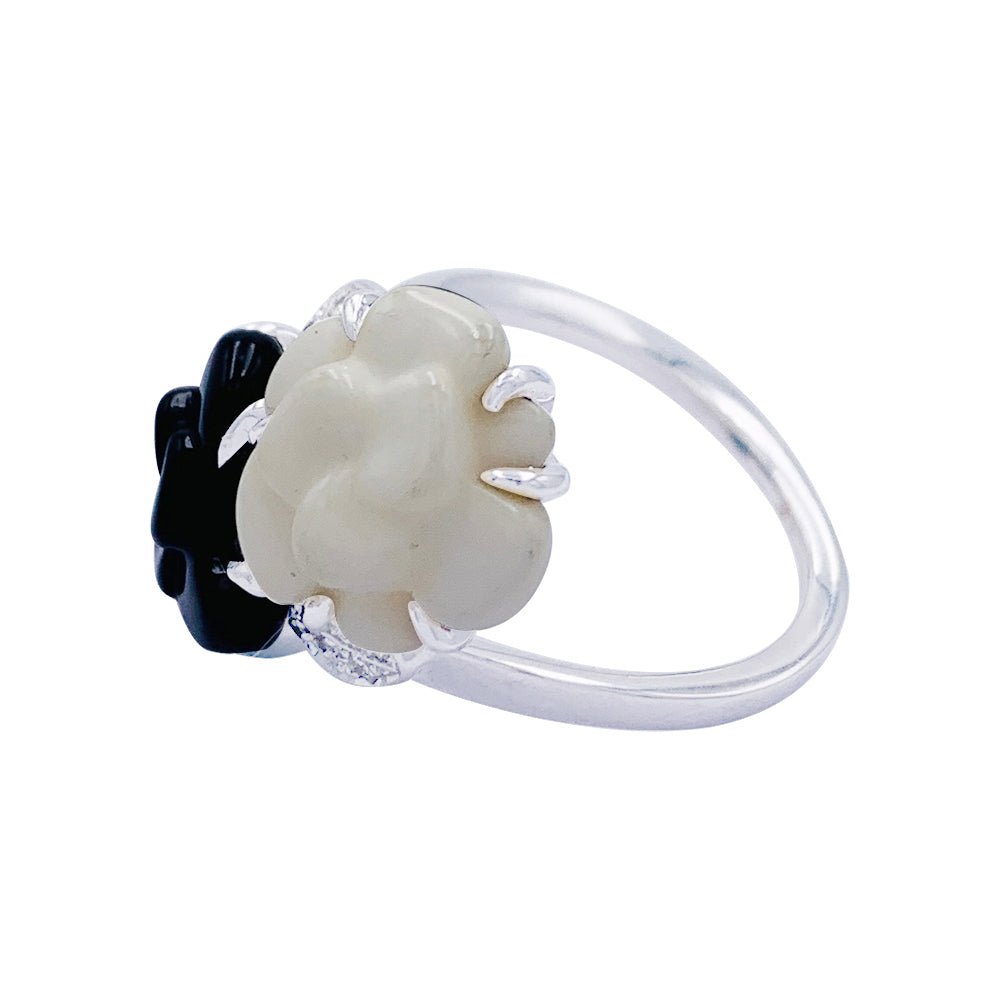 Bague Chanel, "Toi & Moi - Mini Camélia sculpté", or blanc, diamants - Castafiore
