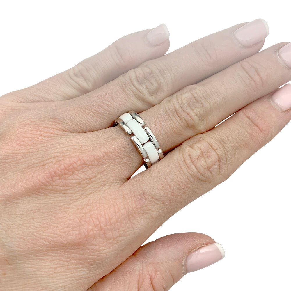 Bague Chanel, "Ultra", or blanc, céramique - Castafiore