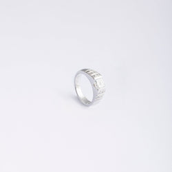 Bague CHAUMET en or gris, diamant taille princesse - Castafiore