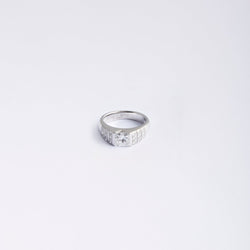 Bague CHAUMET en or gris, diamant taille princesse - Castafiore