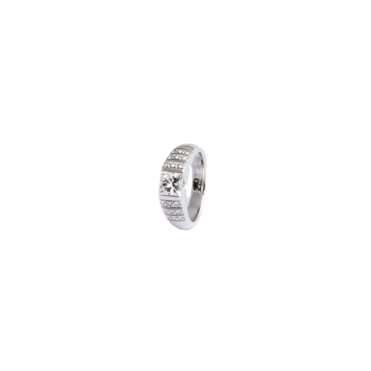 Bague CHAUMET en or gris, diamant taille princesse - Castafiore