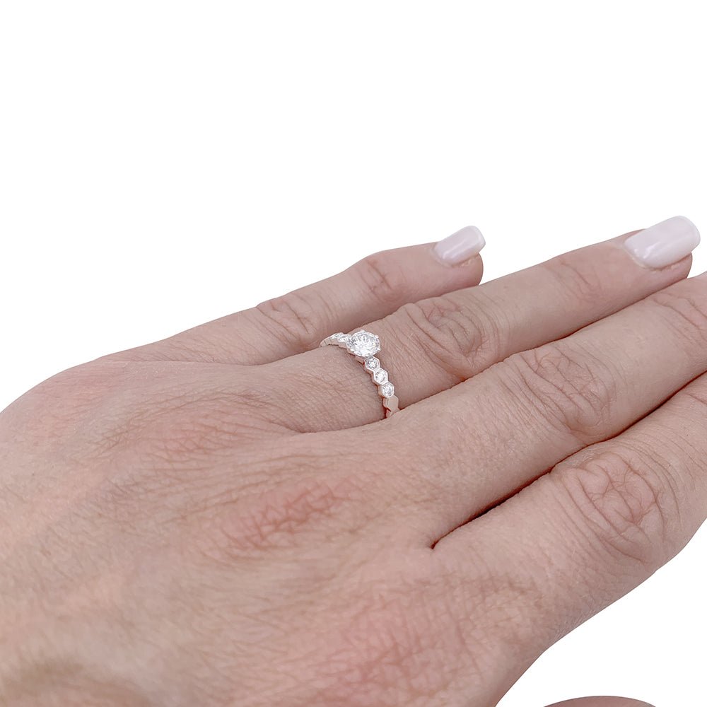 Bague Chaumet, "Solitaire Bee my Love", or blanc, diamants - Castafiore