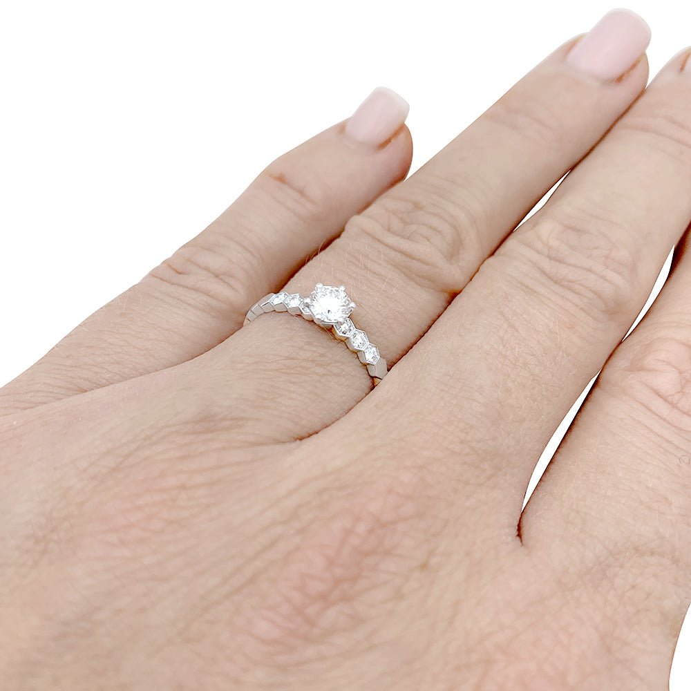 Bague CHAUMET "Solitaire Bee my Love" or blanc, diamants. – Castafiore