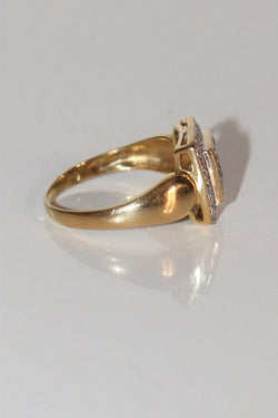 Bague Chevalière En Or Jaune Carrée Pavage Diamants Unisexe - Castafiore