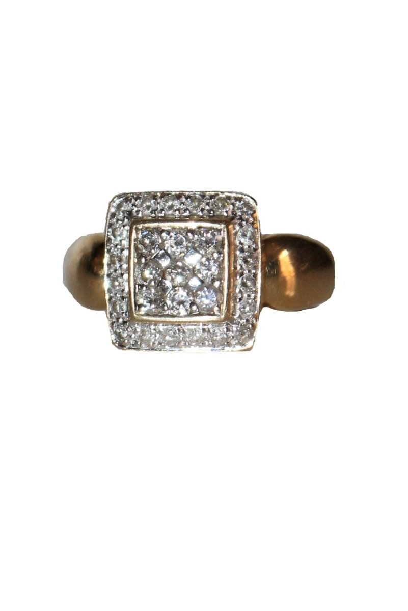 Bague Chevalière En Or Jaune Carrée Pavage Diamants Unisexe - Castafiore