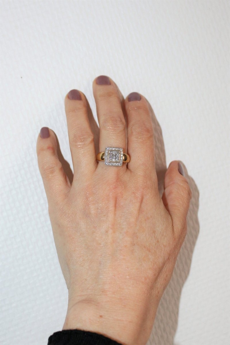 Bague Chevalière En Or Jaune Carrée Pavage Diamants Unisexe - Castafiore