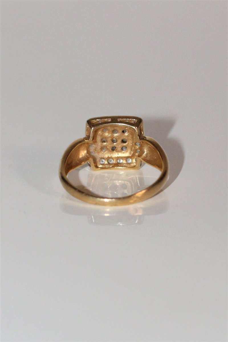 Bague Chevalière En Or Jaune Carrée Pavage Diamants Unisexe - Castafiore