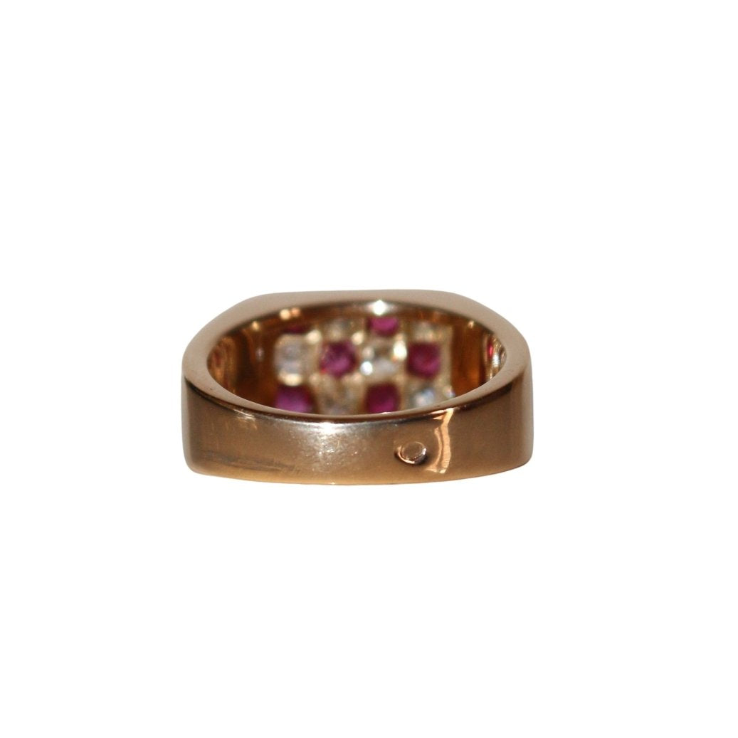 Bague Chevalière en or jaune, Rubis Et Diamants - Castafiore