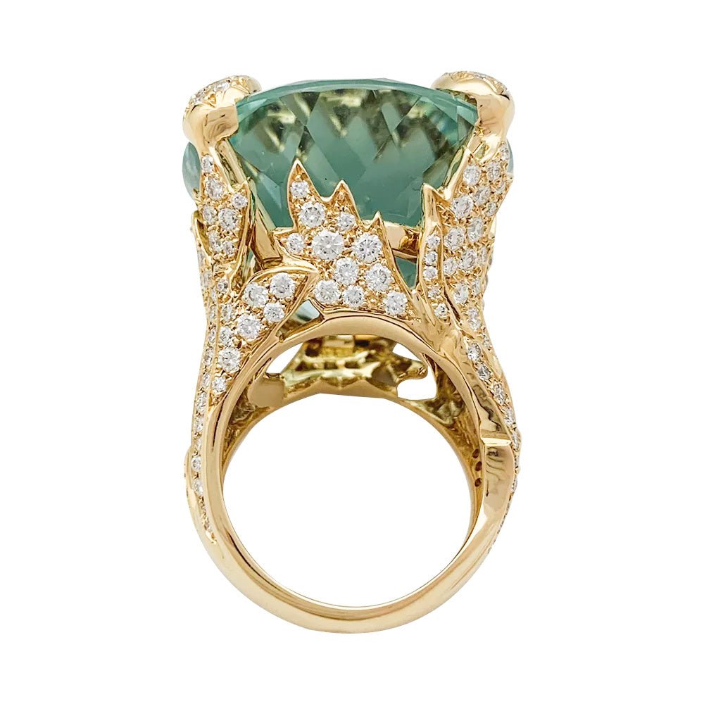 Bague Christian Dior, "Miss Dior", en or jaune, béryl vert et diamants - Castafiore