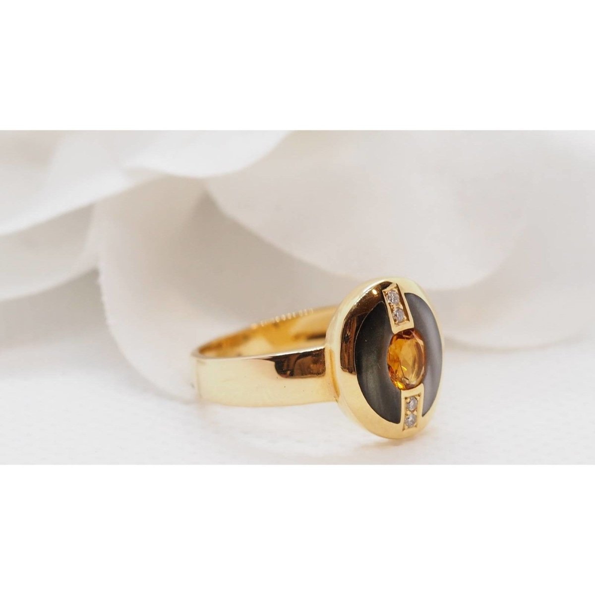 Bague Clozeau en or jaune, diamants et résine - Castafiore