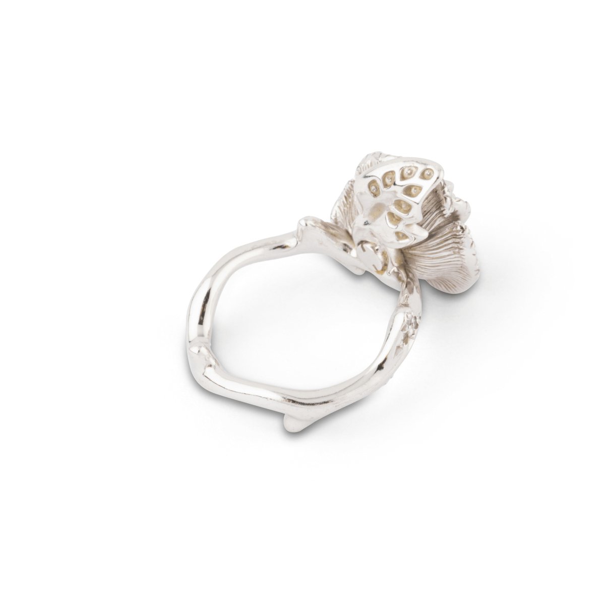 Bague Cocktail DIOR "Rose Bagatelle" en or blanc et diamants - Castafiore