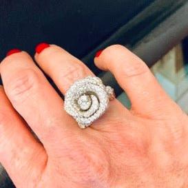 Bague Cocktail DIOR "Rose Bagatelle" en or blanc et diamants - Castafiore