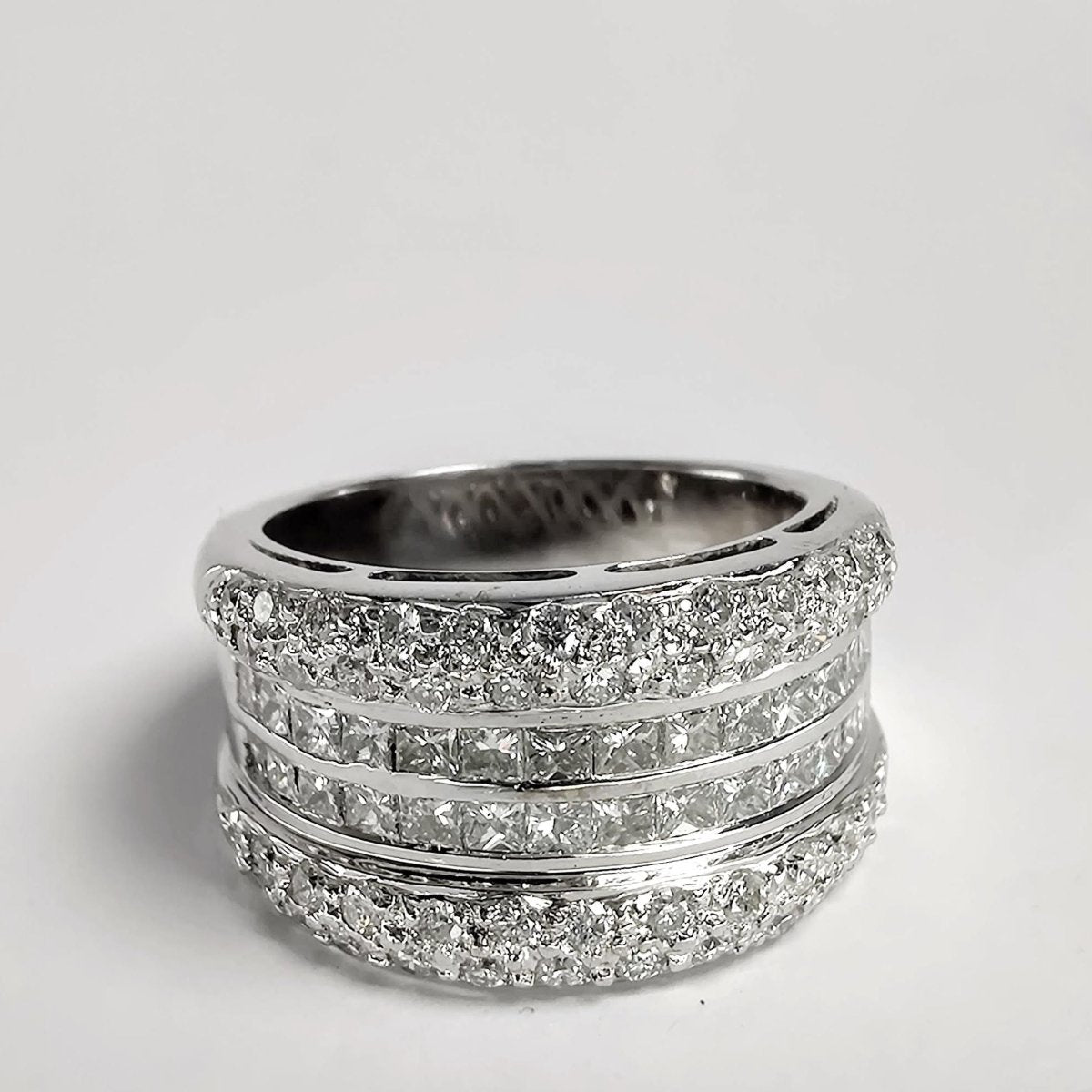 BAGUE COCKTAIL EN OR BLANC ET DIAMANTS - Castafiore