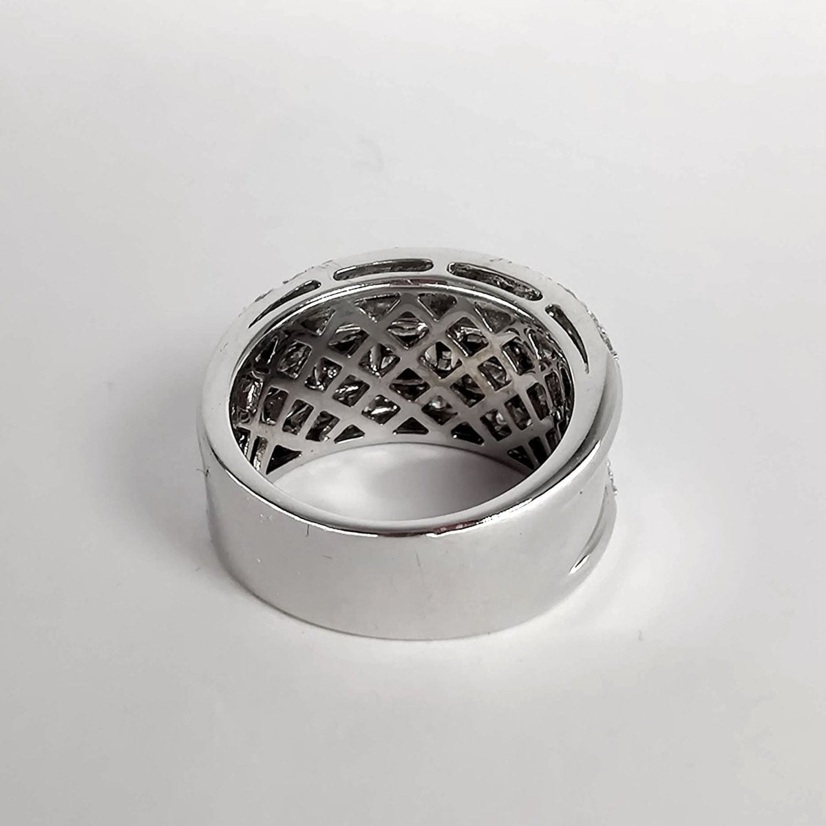 BAGUE COCKTAIL EN OR BLANC ET DIAMANTS - Castafiore