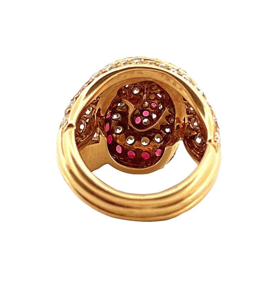 Bague Cocktail HERVÉ SCHICK en or jaune, rubis et diamants - Castafiore