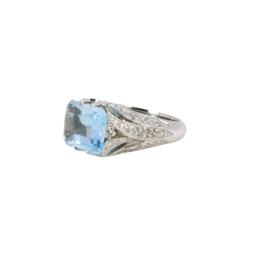 Bague cocktail vintage en or blanc, diamants et aigue-marine - Castafiore