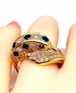 Bague dauphin en or jaune 18 carats ,saphirs ,diamants et rubis - Castafiore