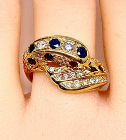 Bague dauphin en or jaune 18 carats ,saphirs ,diamants et rubis - Castafiore