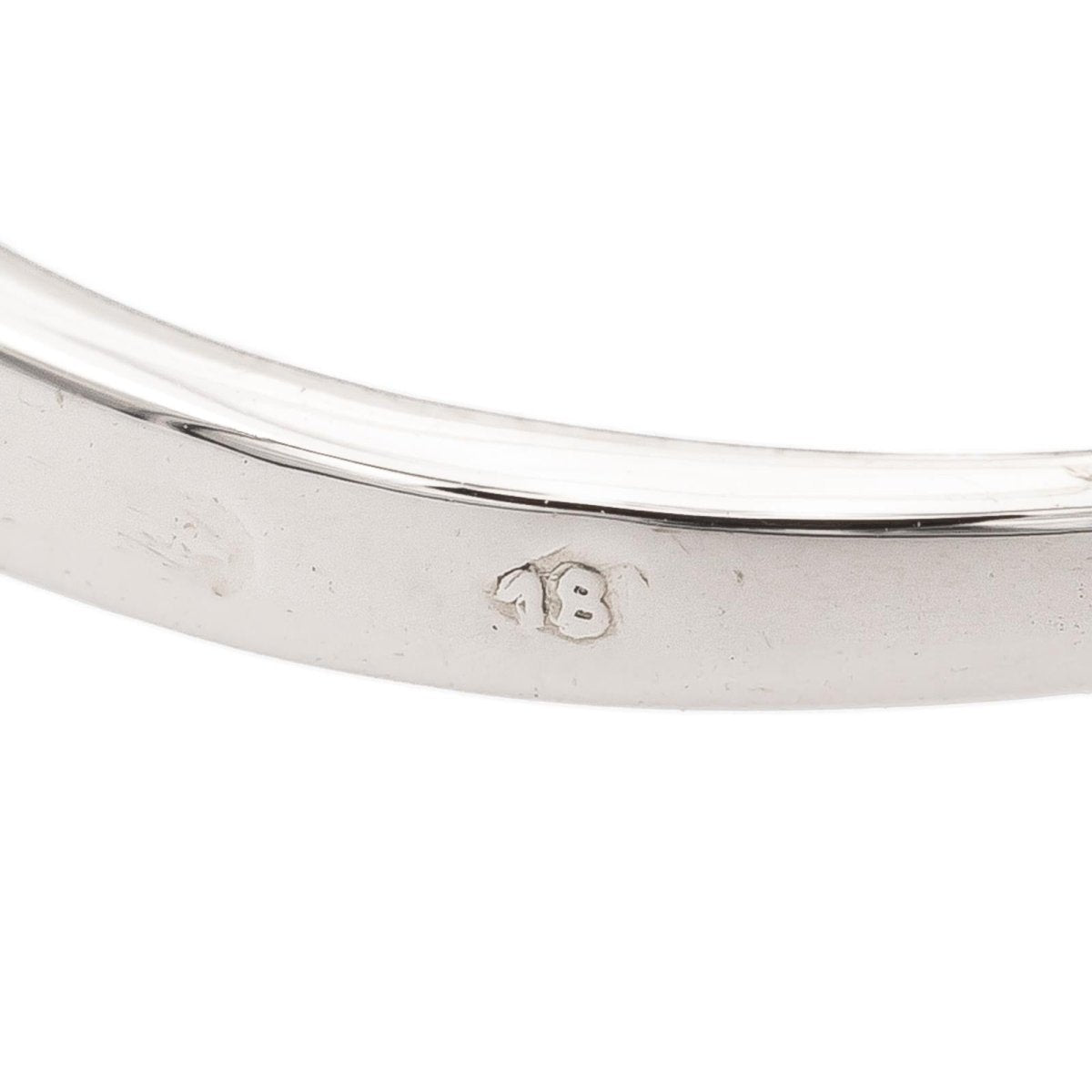 Bague Demi Alliance en or blanc et saphir - Castafiore