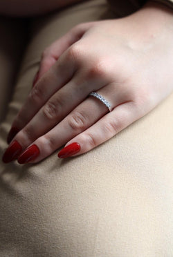 Bague Demi alliance Or blanc Saphir - Castafiore