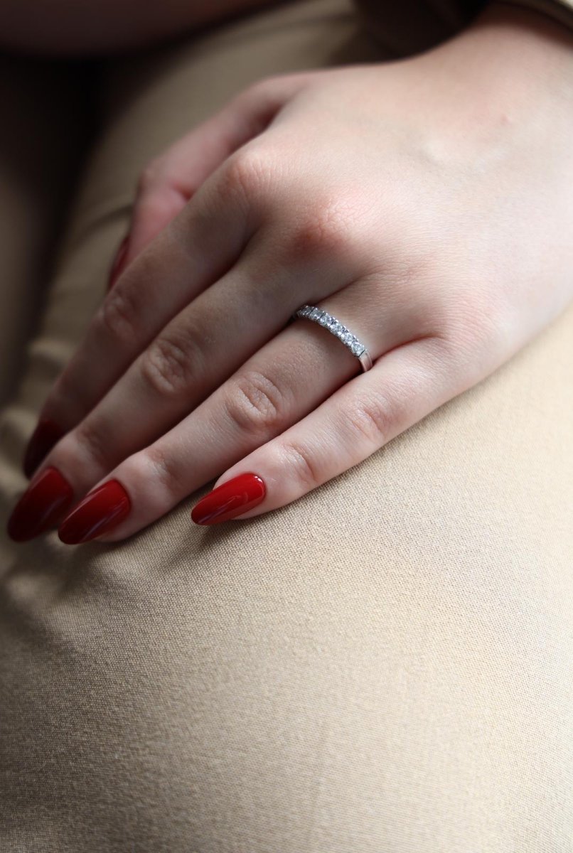 Bague Demi alliance Or blanc Saphir - Castafiore