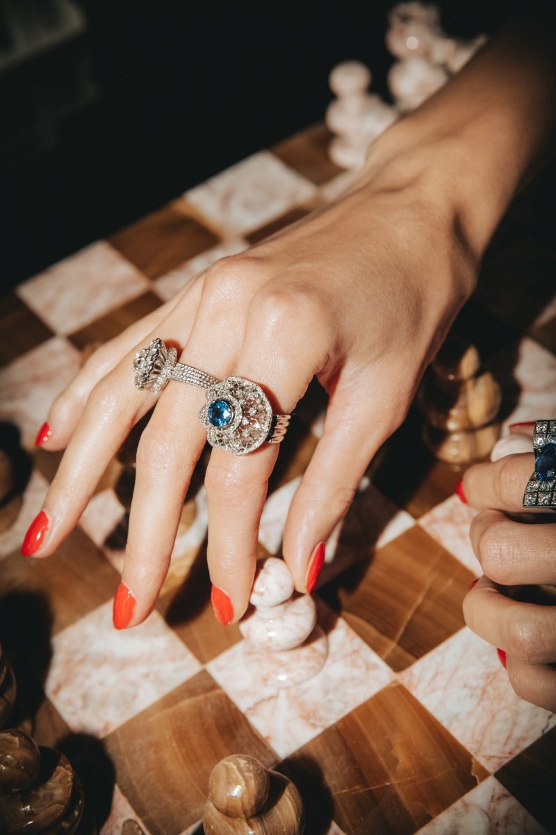 Bague dentelle en platine, saphir et diamants - Castafiore