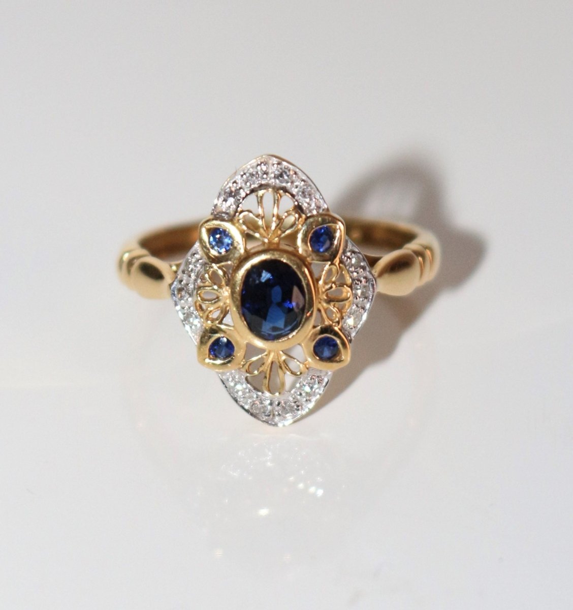 Bague Dentelles Saphirs Style Belle Epoque - Castafiore