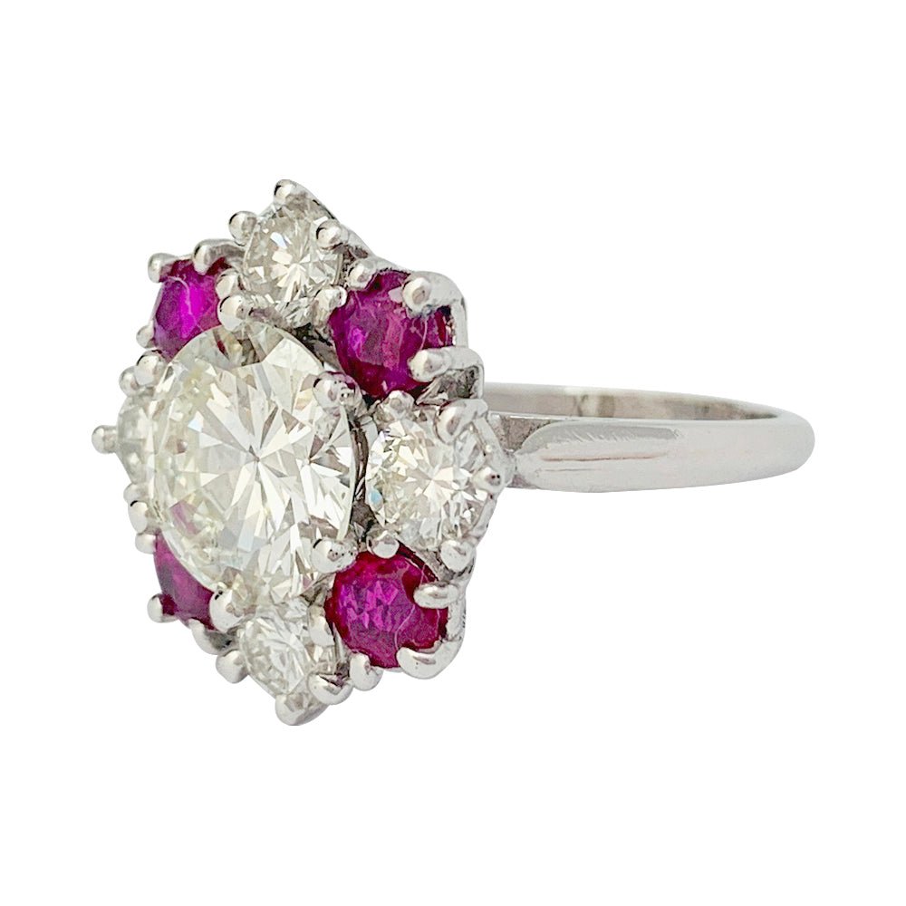 Bague diamant 2,22 carats à entourage diamants et rubis - Castafiore