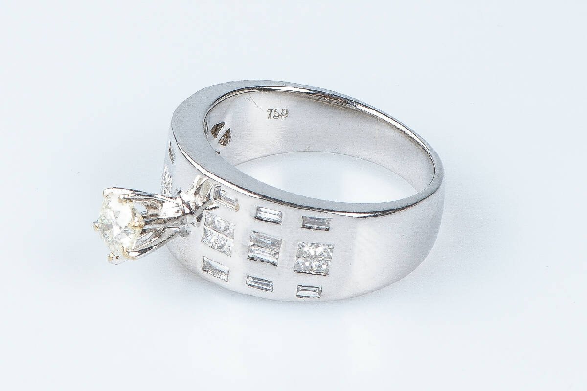 Bague diamant en or blanc 18 carats - Castafiore