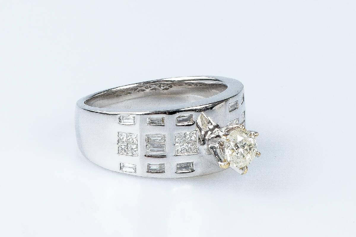 Bague diamant en or blanc 18 carats - Castafiore