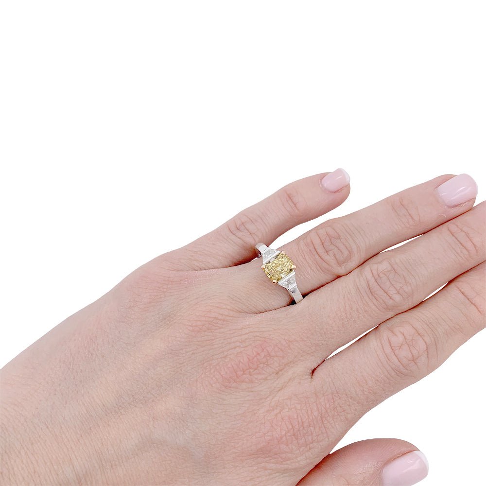 Bague diamant Fancy Intense Yellow, deux ors - Castafiore