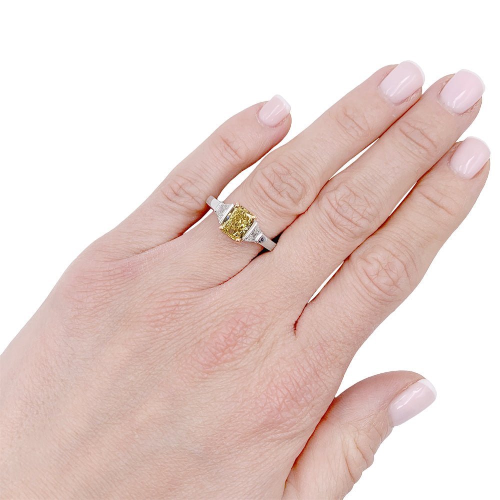 Bague diamant Fancy Intense Yellow, deux ors - Castafiore