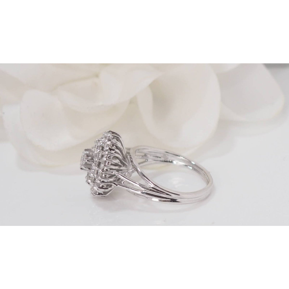 Bague double entourage en or blanc et diamants - Castafiore