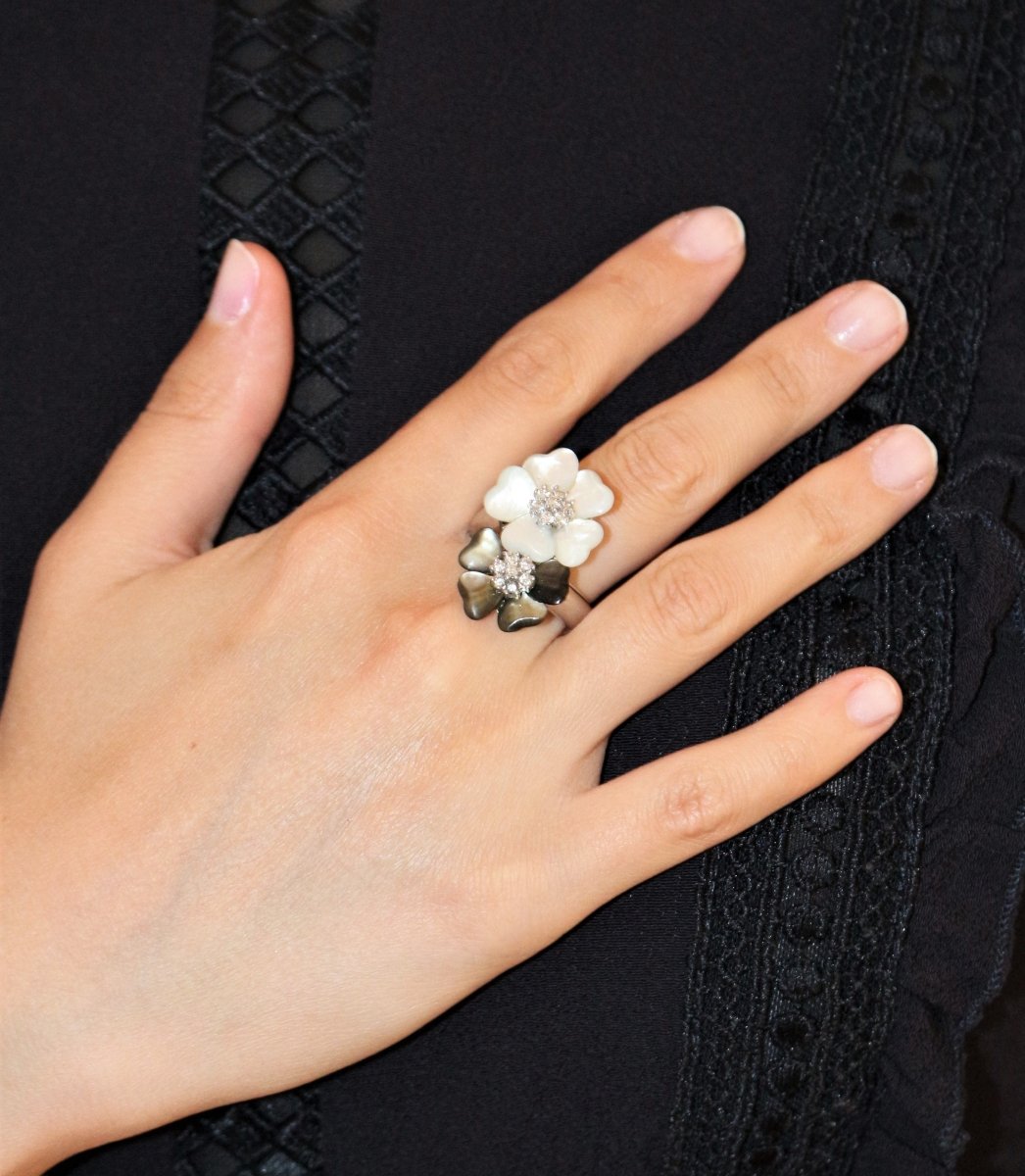 Bague Double Fleur en or blanc et en nacre et diamants Castafiore