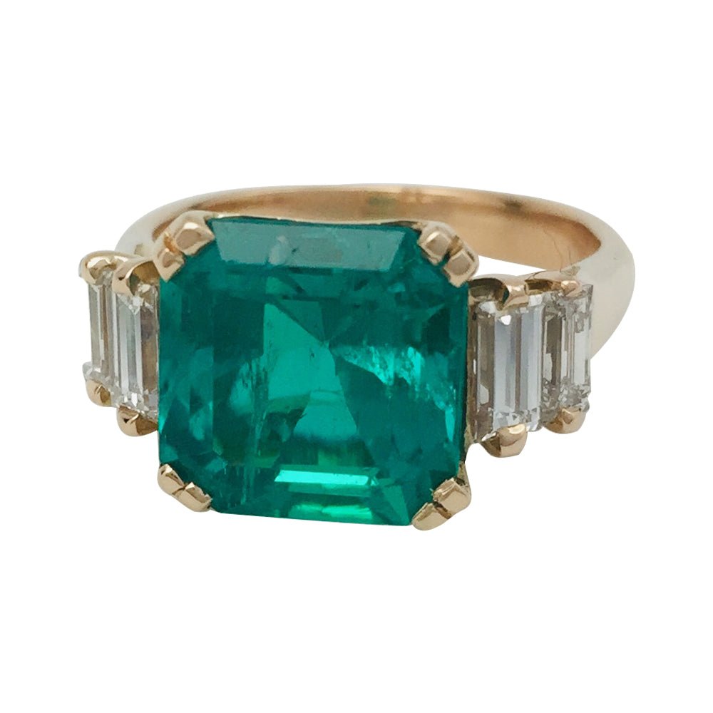 Bague émeraude 4,41 cts or jaune, diamants baguettes - Castafiore