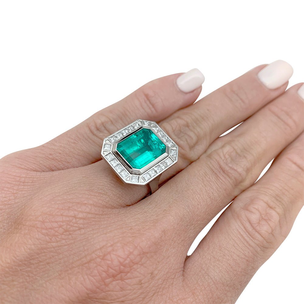 Bague émeraude 5,5 carats en or blanc, diamants - Castafiore