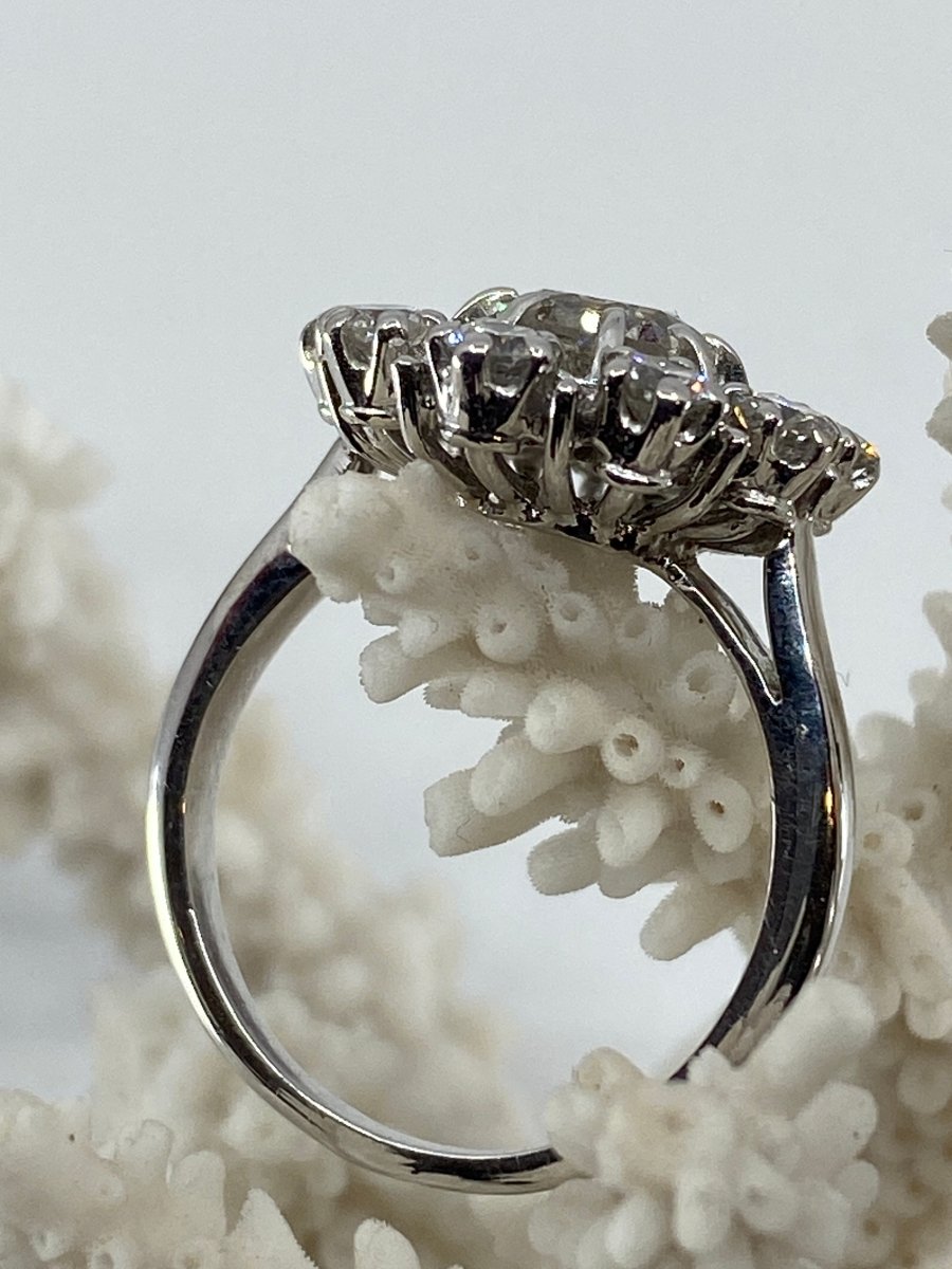 Bague grappe vintage en or jaune 18 carats et diamants de 0,82 carat - En vente sur France Bague grappe vintage en or jaune 18 carats et diamants de 0,82 carat - En vente sur France