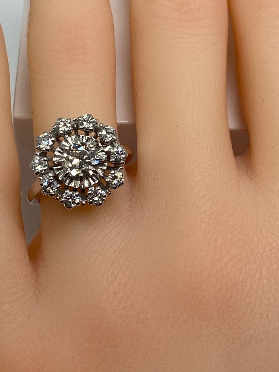 Bague en or 18 carats de forme marguerite «soleil» sertie de diamants - Castafiore