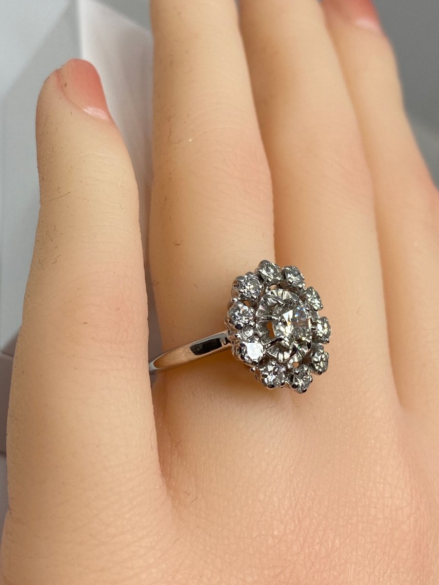 Bague en or 18 carats de forme marguerite «soleil» sertie de diamants - Castafiore