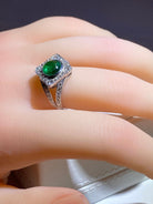 Bague en or 18 carats sertie d’une superbe émeraude cabochon et diamants - Castafiore