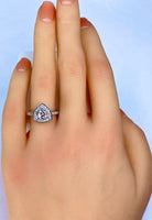 Bague en or blanc 18 carats, diamant central 1,10 carat - Castafiore