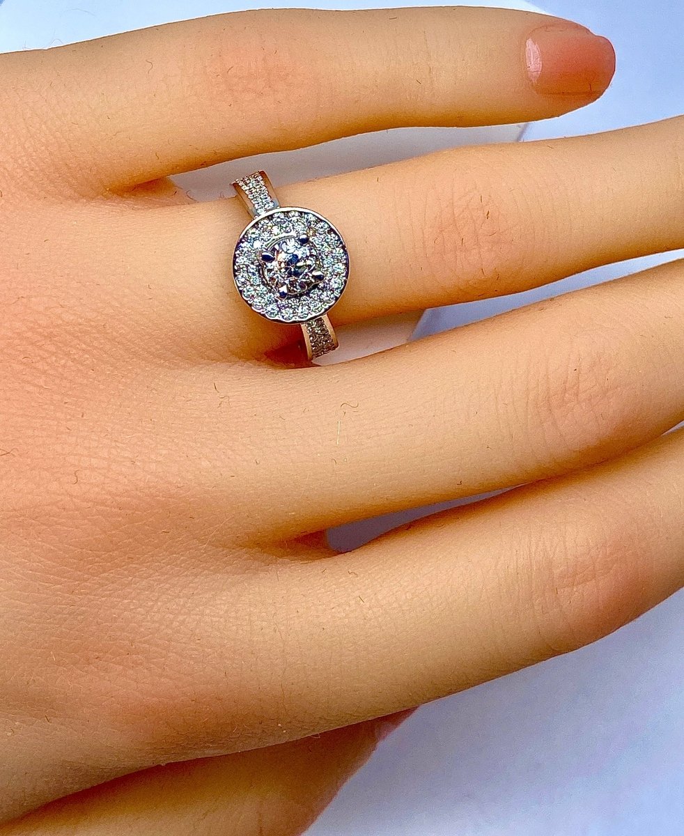 Bague en or blanc 18 carats en diamants - Castafiore