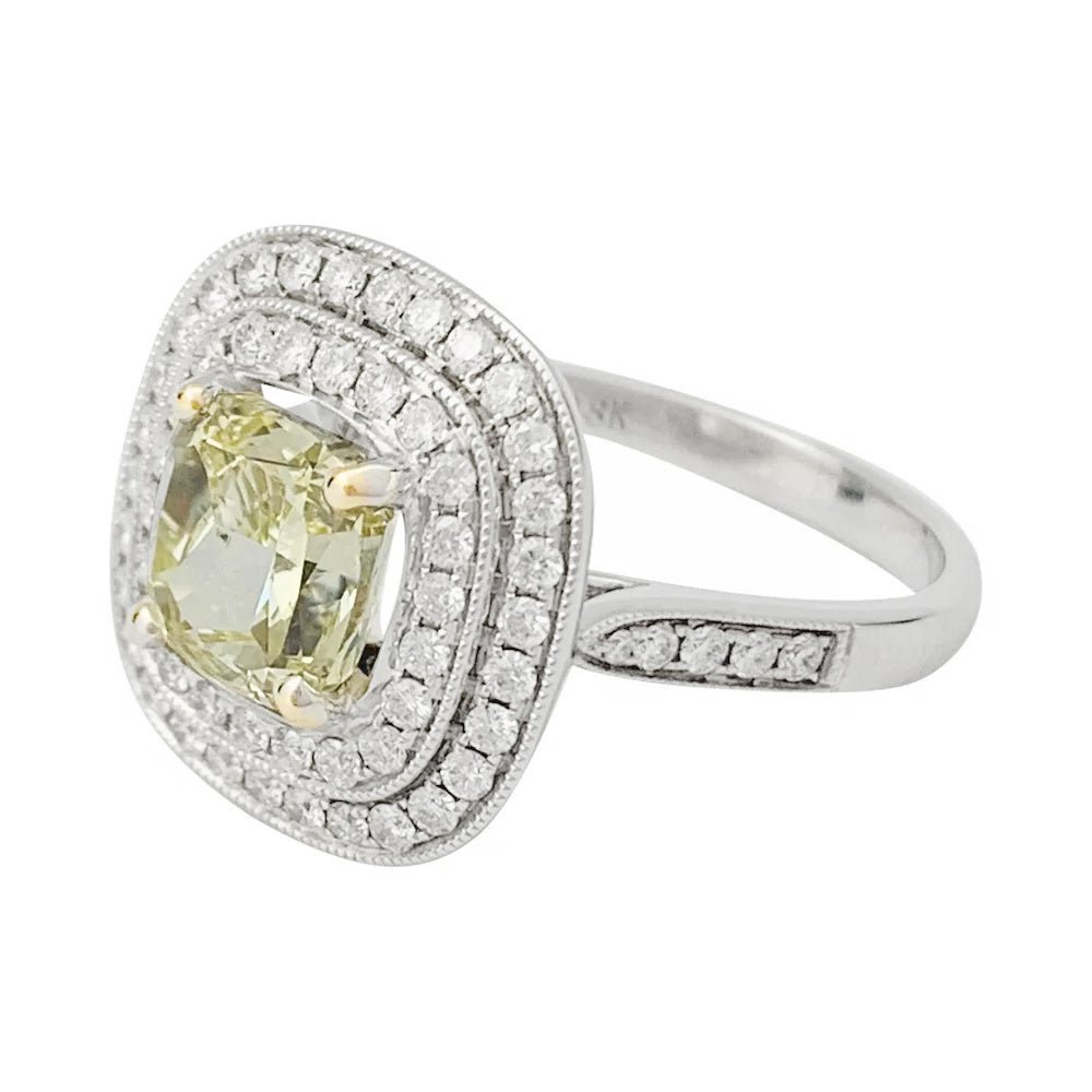 Bague en or blanc à entourage, centre diamant jaune 2,01 carats - Castafiore