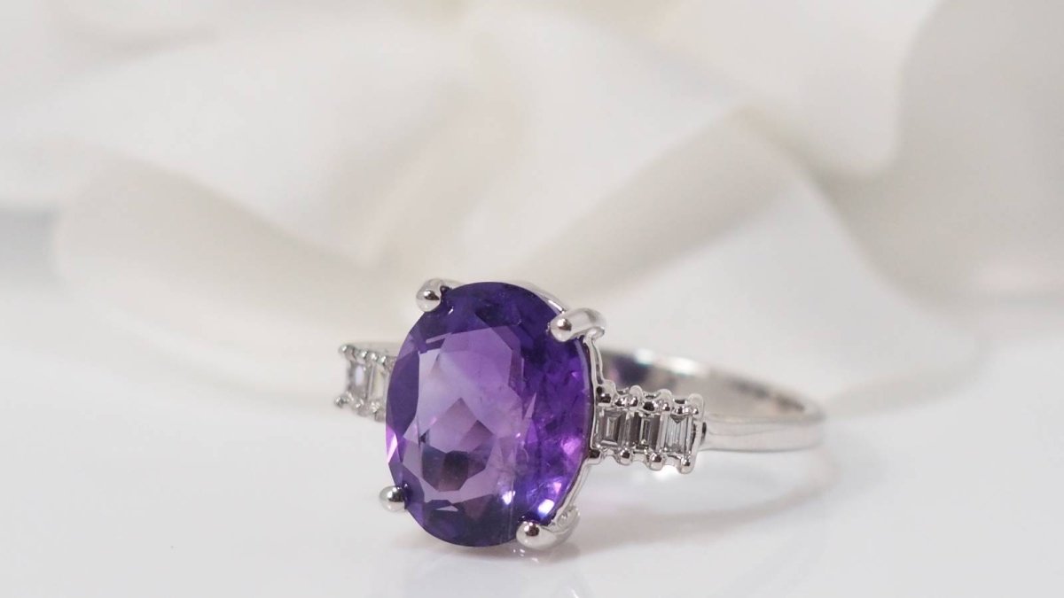 Bague en or blanc, améthyste et diamants - Castafiore