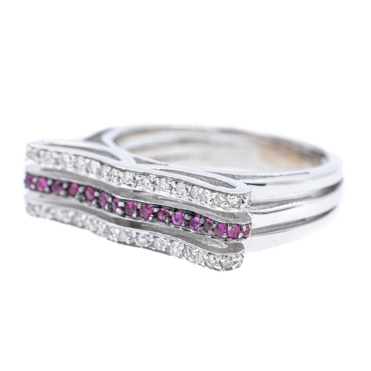 Bague en or blanc, diamants et saphir rose - Castafiore