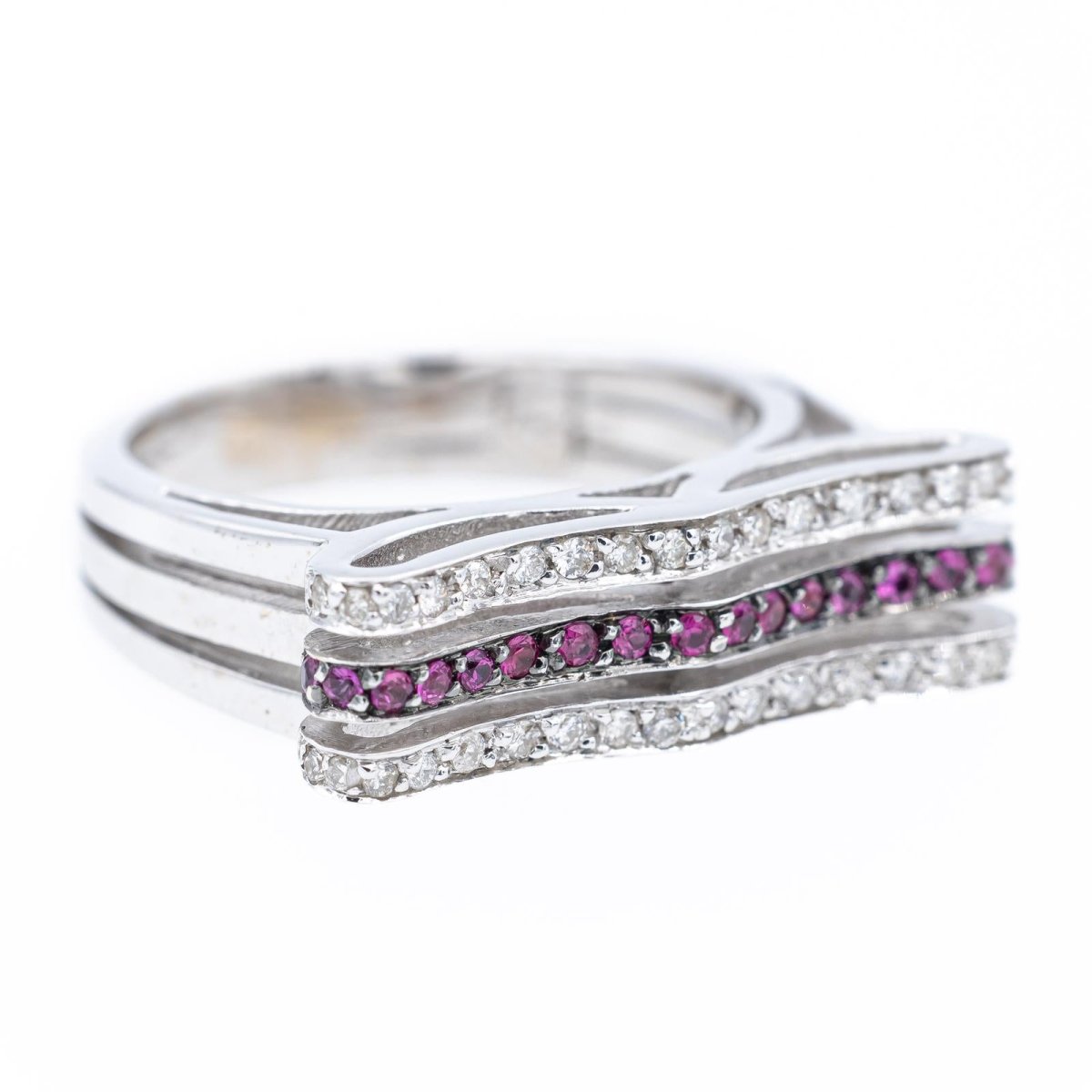 Bague en or blanc, diamants et saphir rose - Castafiore