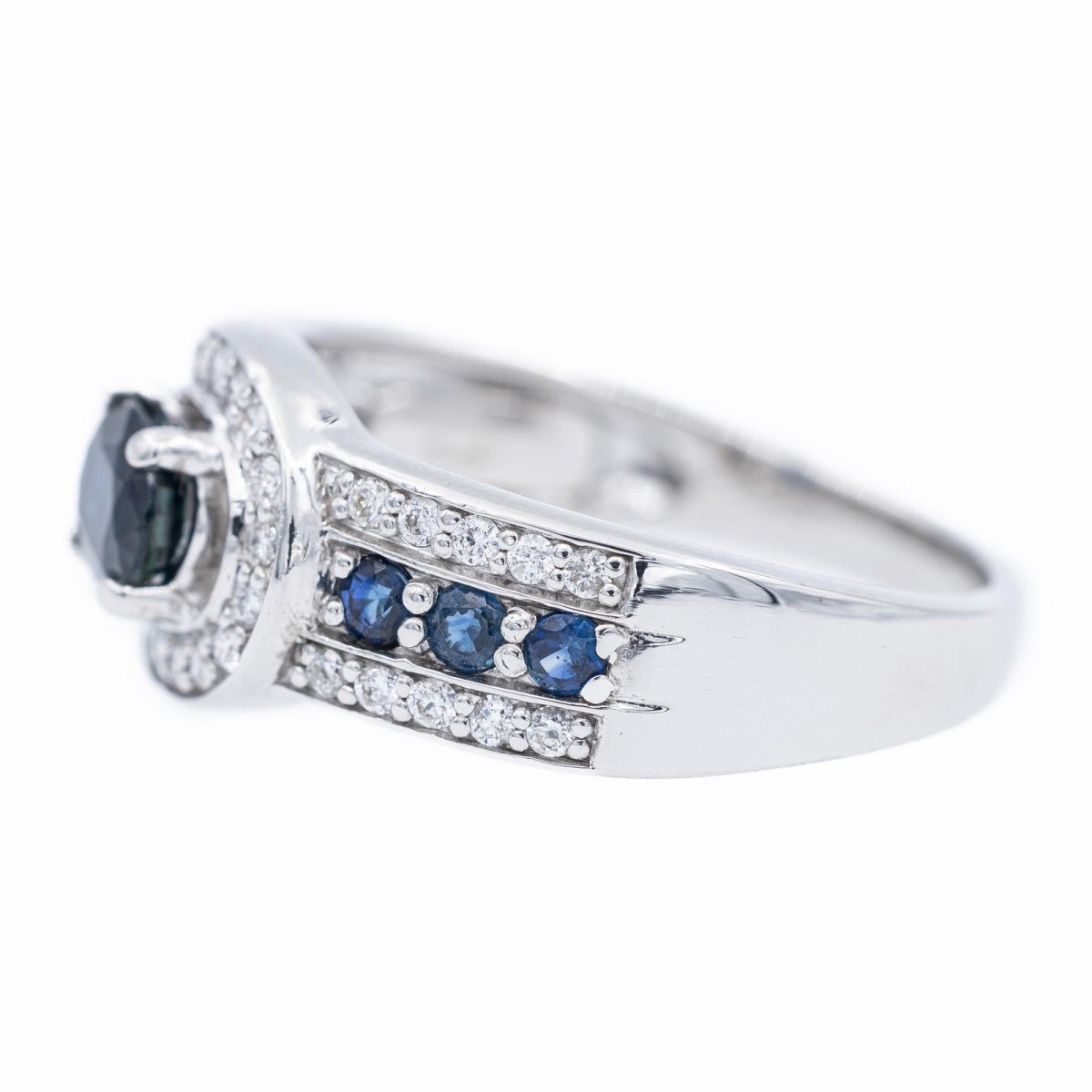 Bague en or blanc, diamants et saphirs - Castafiore