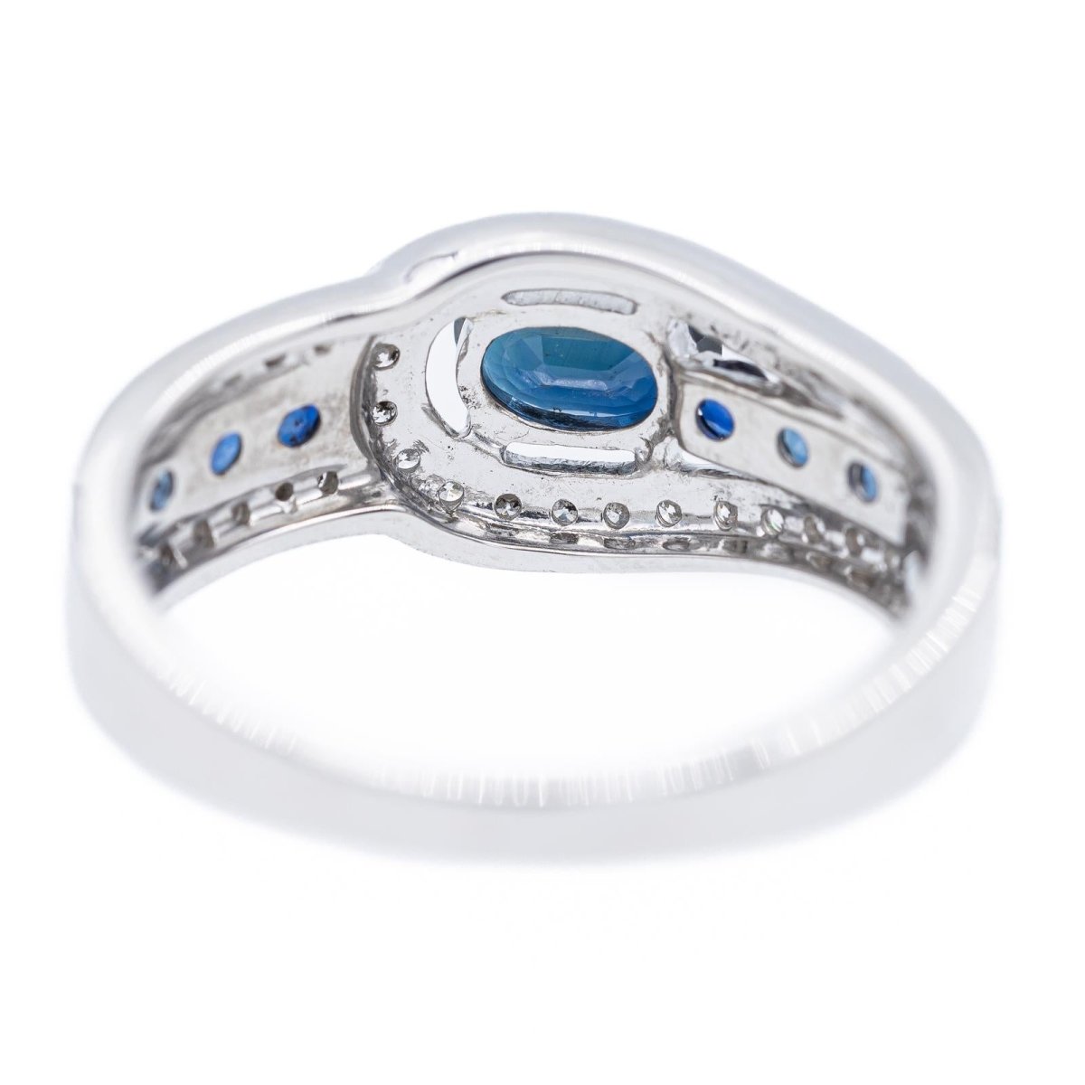 Bague en or blanc, diamants et saphirs - Castafiore