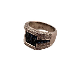 Bague en or blanc, diamants et saphirs calibrés - Castafiore