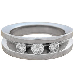 Bague en or blanc et diamants - Castafiore